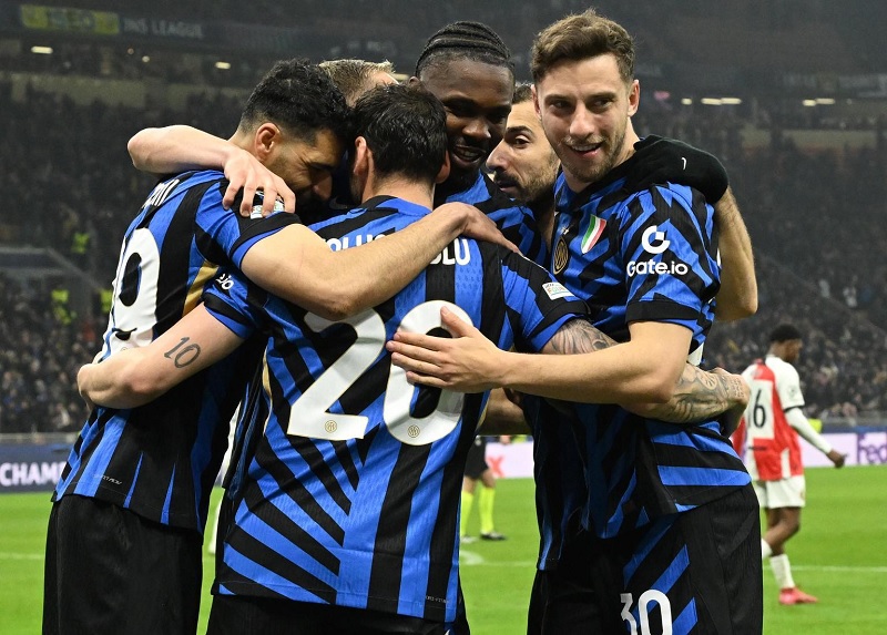 Inter đi tiếp tại Champions League