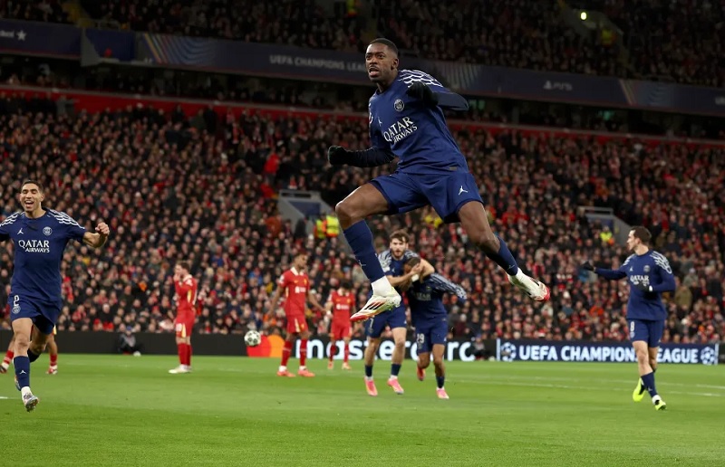 PSG vào tứ kết Champions League