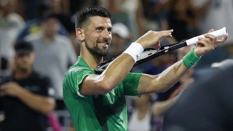 Djokovic vào tứ kết Miami Open