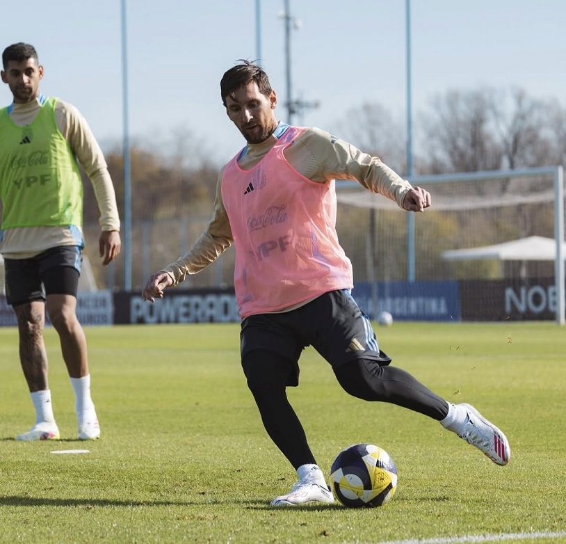 Messi tập luyện để chuẩn bị cho các trận đấu tại vòng loại World Cup
