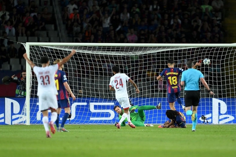 PSG vượt khó thành công trên sân của Barcelona