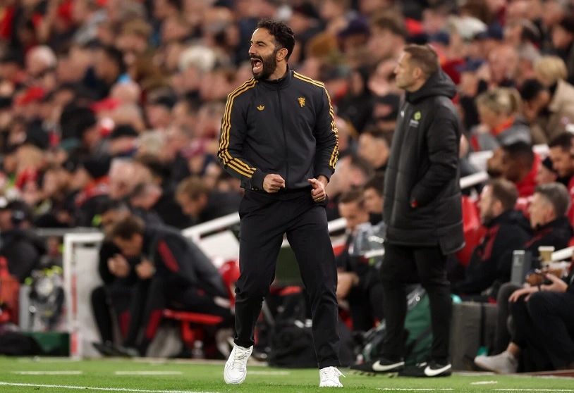 Ruben Amorim cùng học trò hạ Liverpool ngay tại Anfield