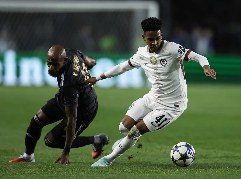 Estevao lập kỷ lục Champions League khi Chelsea hòa Qarabag Estevao lập kỷ lục Champions League